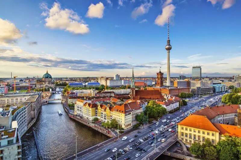 Which guide to choose in Berlin - reviews and overview of 10 excursions