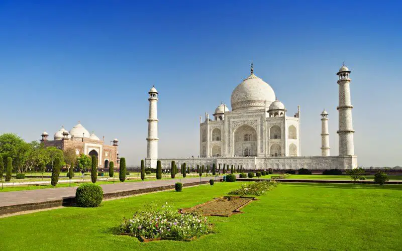Tourist's guide to Taj Mahal, India - the structure born out of love