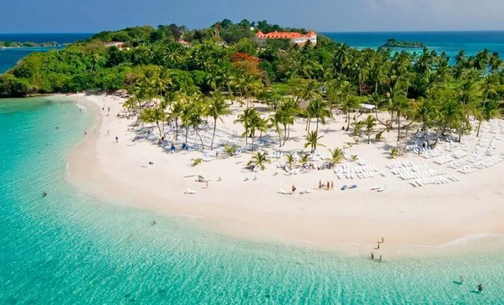 Tourist's guide to Samana peninsula - miles of white sand and azure waters