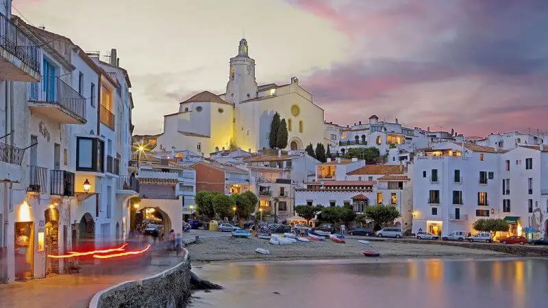 Tourist's guide to Cadaques in Spain: beaches and attractions