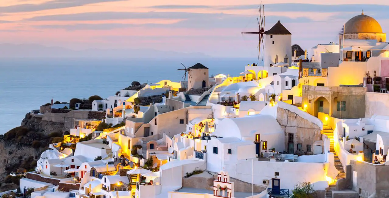 Tourist's guide to Santorini - the most photogenic island of Greece