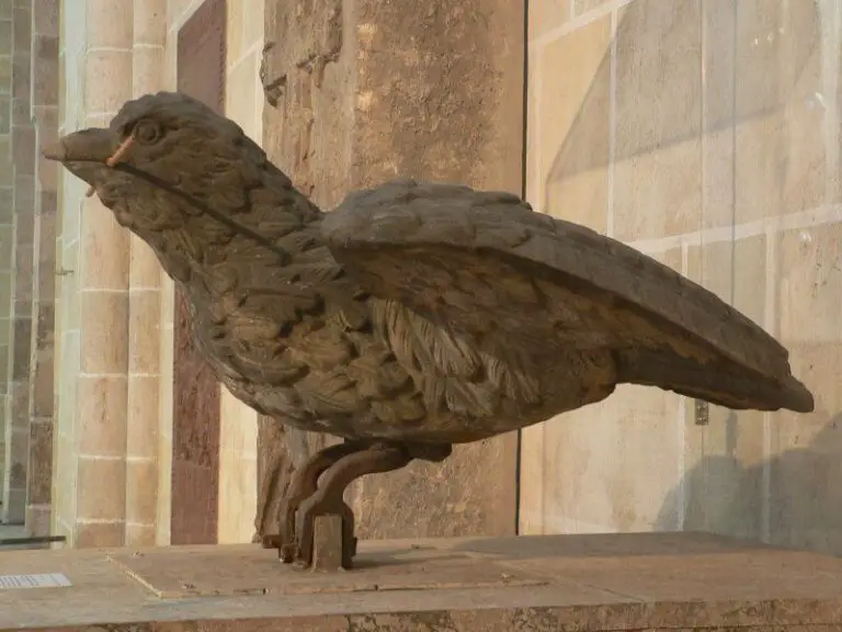 Sculpture of a sparrow