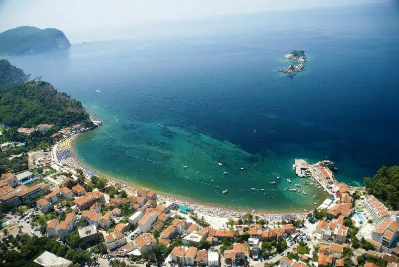 Tourist's guide to best beaches and hotels in Petrovac in Montenegro