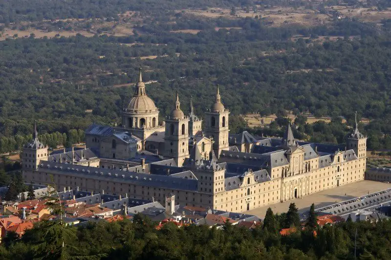 Tourist's guide to Escorial in Spain: a palace for God, a shack for the king