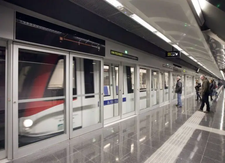 Barcelona Metro Platform