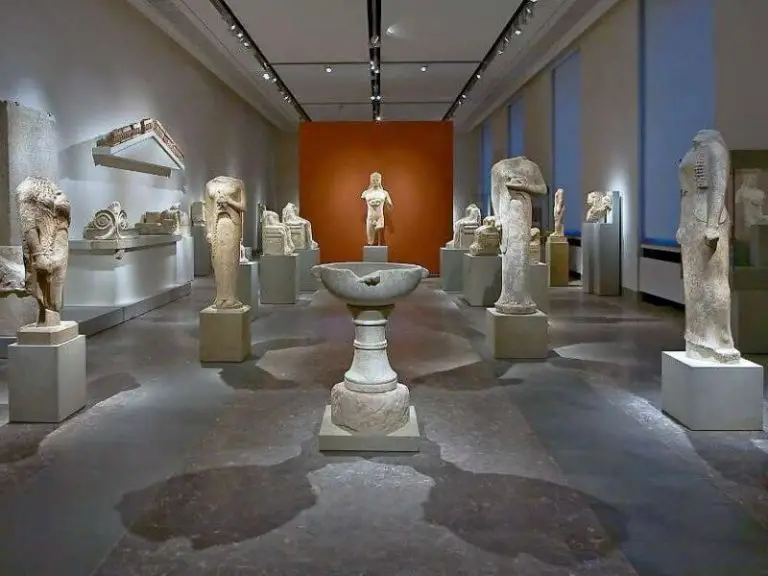 Hall with statues at the Pergamon Museum