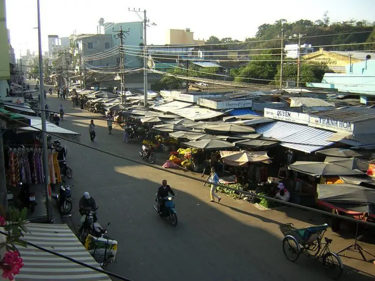 Market in the West (Chợ Phương Sài)