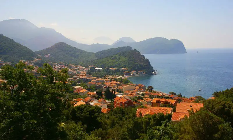 Tourist's guide to Petrovac in Montenegro: beaches and attractions