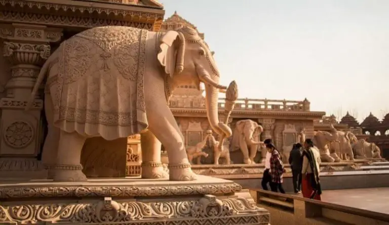 Sculpture of an elephant near Akshardham Temple