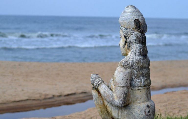 Papanasam Beach Statue
