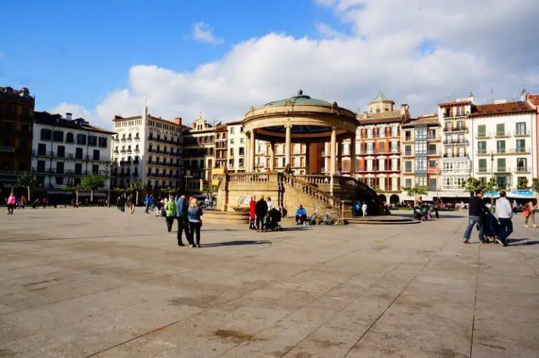 Central square of Castillo