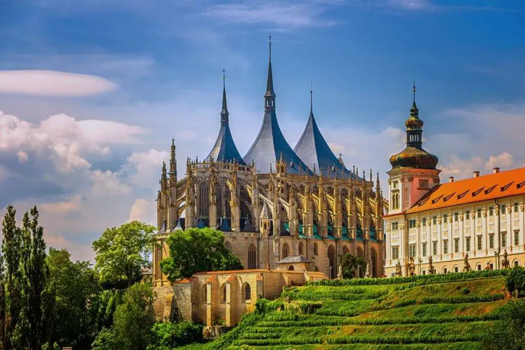 How to get to Kutna Hora from Prague by train, bus or taxi
