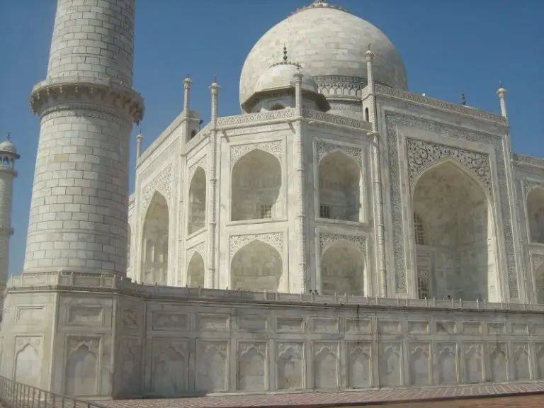 The pattern on the walls of the Taj Mahal