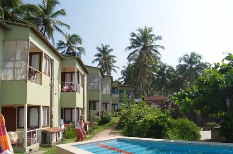 Hotel with pool in Ashvem