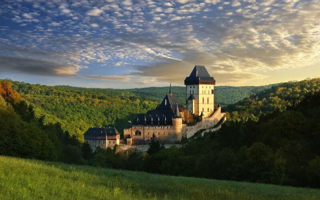 Karlstejn Castle - tourist's guide to a stunning attraction in Czech Republic