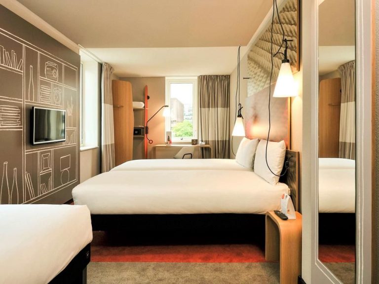 Room in 3 * hotel Ibis Rotterdam City Center
