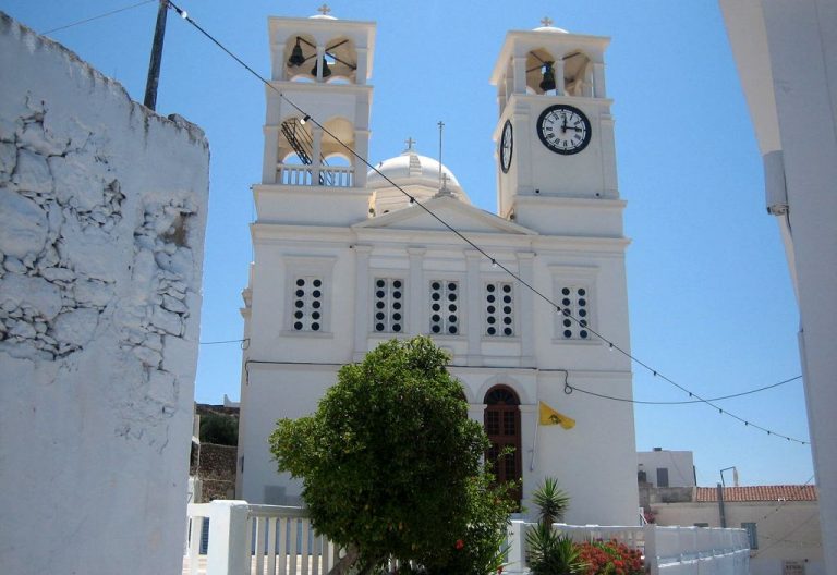 Agios Nikolaos in Adamant