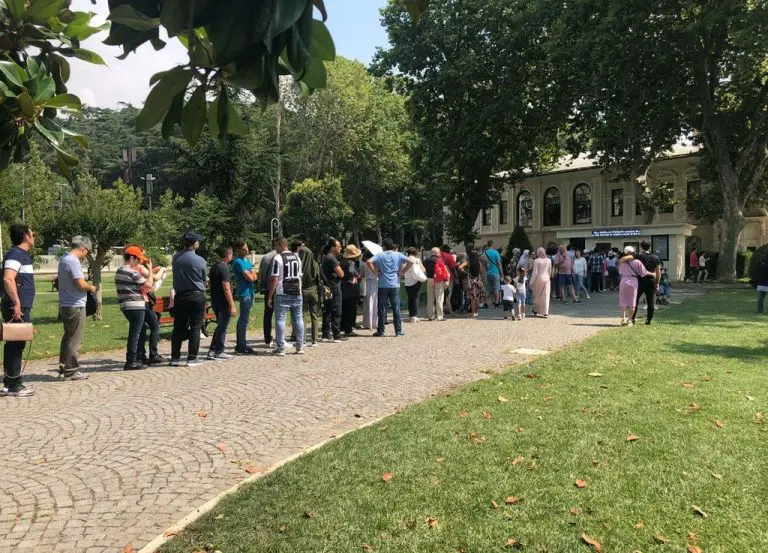 Dolmabahce Palace always has long lines at the box office