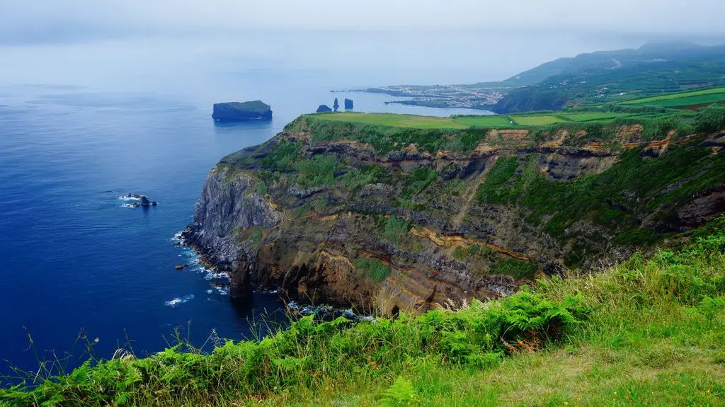 Tourist's guide to Azores - Portugese region in the middle of the ocean