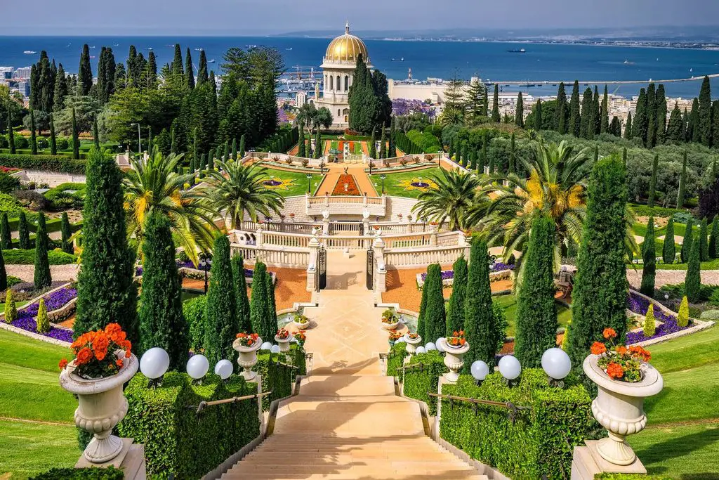 Tourist's guide to Bahai Gardens - A Popular Landmark in Israel