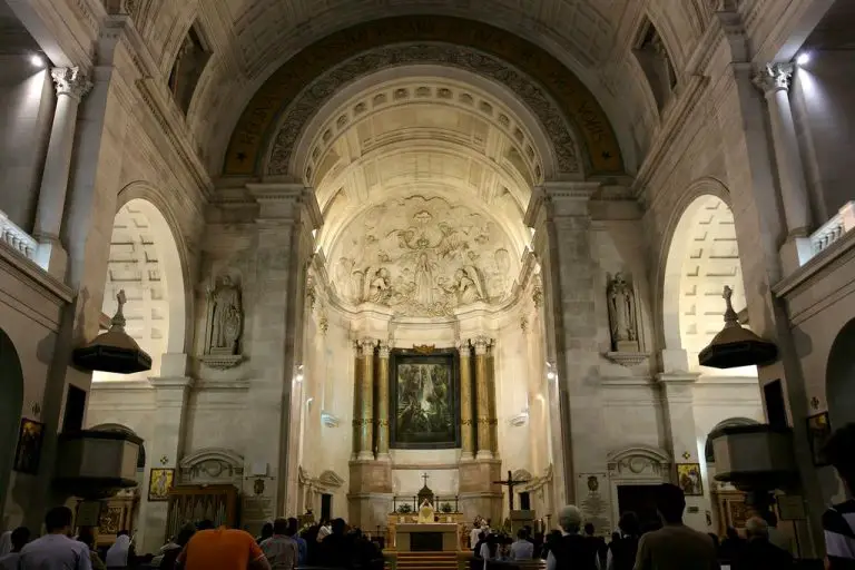 Photo: Basilica inside