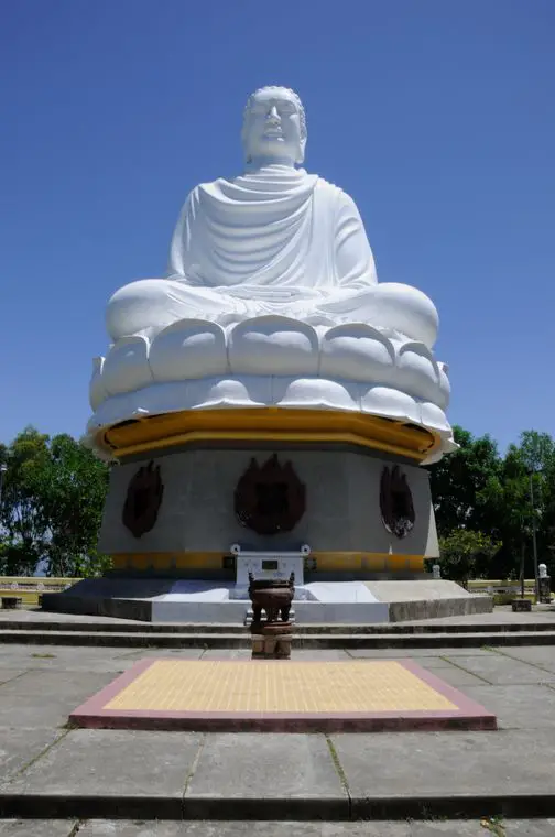 Photo: Statue of a seated Buddha