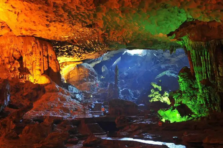 Photo: stalagmite cave