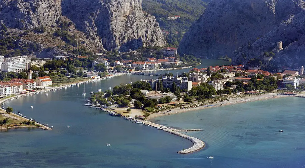 Omis - guide to an old pirate city in Croatia
