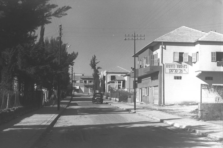 The city of Rishon Lezion in 1937