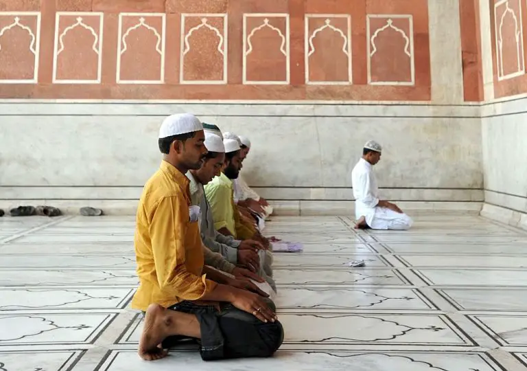 Dubai residents profess Islam