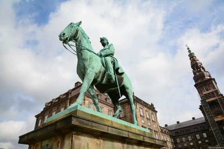 Equestrian monument of Christian IX