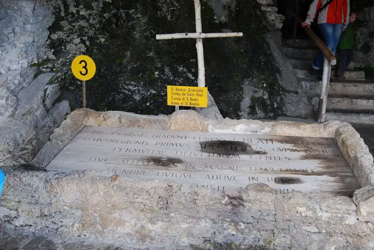 Grave of St.  Beata at the entrance to the Beat Caves