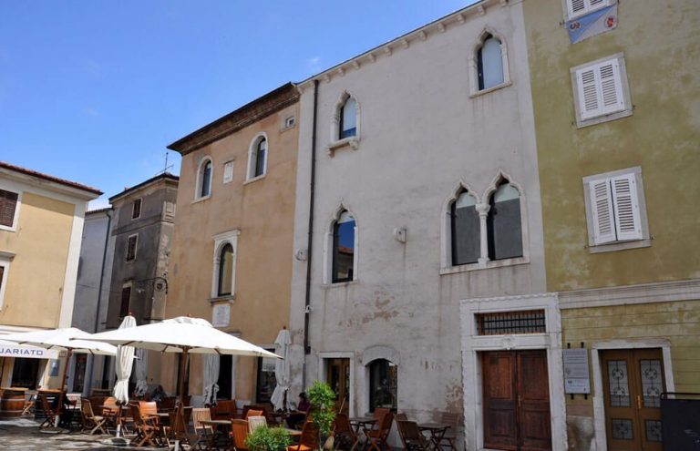 Manzioli Palace (white) and Lavisato's house (beige with half-round windows) on Piazza Manzioli