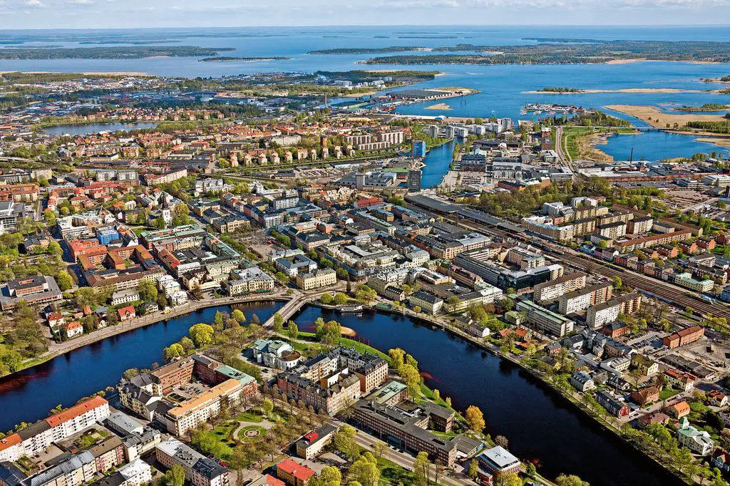 Tourist's guide to Karlstad - a small town by the largest lake in Sweden