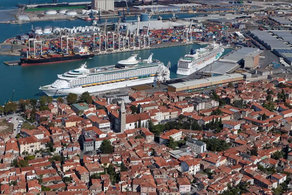 Tourist's guide to Koper, a beach holiday town of Slovenia