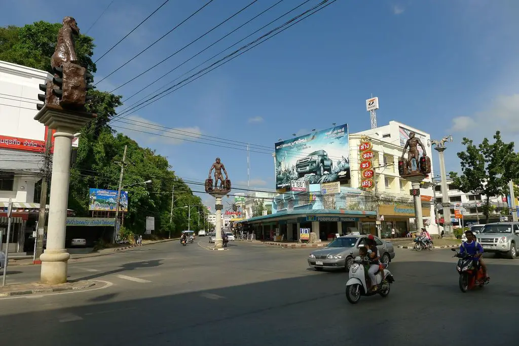 Tourist's guide to Krabi town: a popular tourist city in Thailand