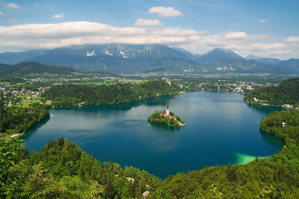Tourist's guide to Lake Bled - the main attraction of Slovenia