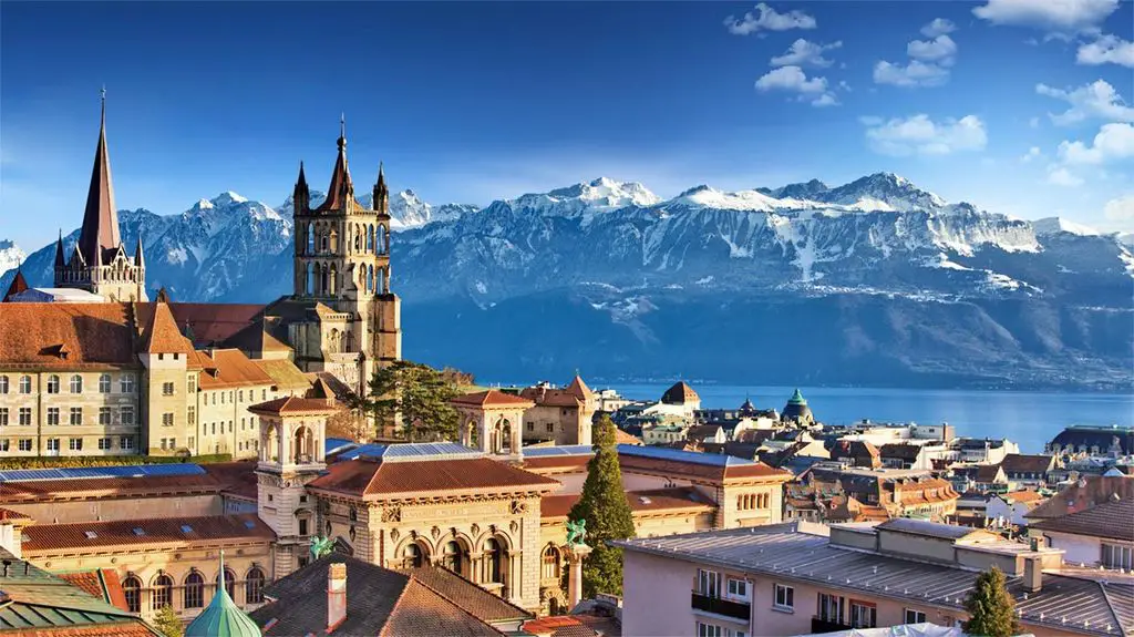 Tourist's guide to Lausanne - business and cultural center of Switzerland
