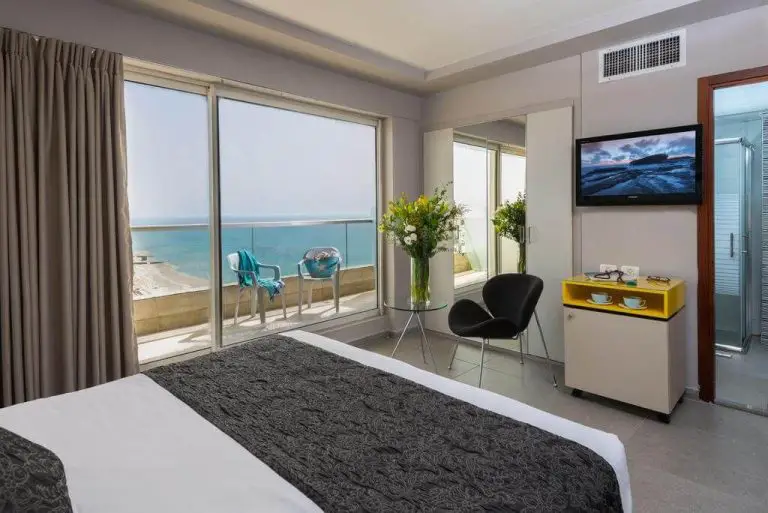 Hotel room Leonardo Suite By the Beach