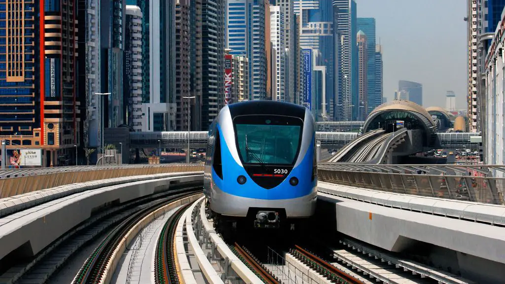 Tourist's guide to Dubai metro and how to get around the city