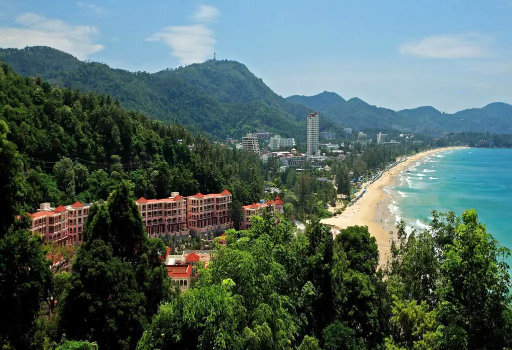The 10 best hotels in Karon Beach Phuket, with pros and cons