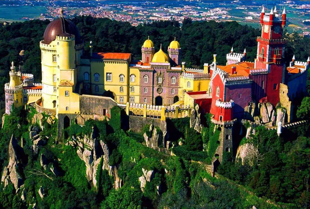 Tourist's guide to Pena Palace: a fabulous residence of the Portuguese kings
