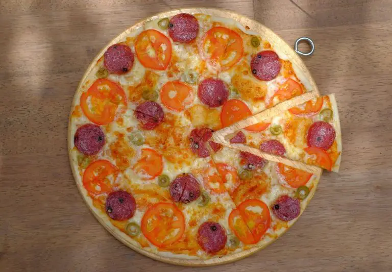 It looks like pizza in the restaurant Pizzets