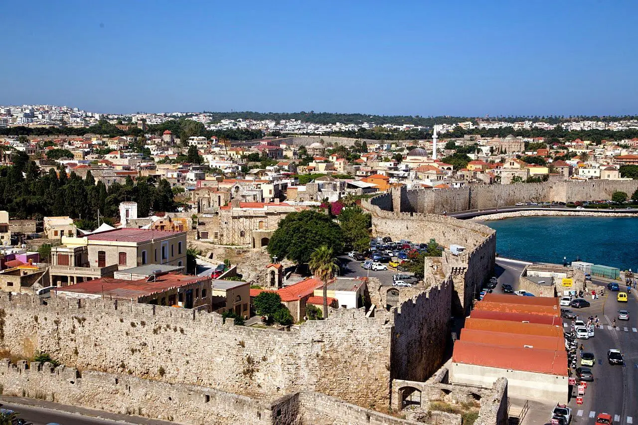 Tourist's guide to Rhodes: Old Town Attractions and Beaches