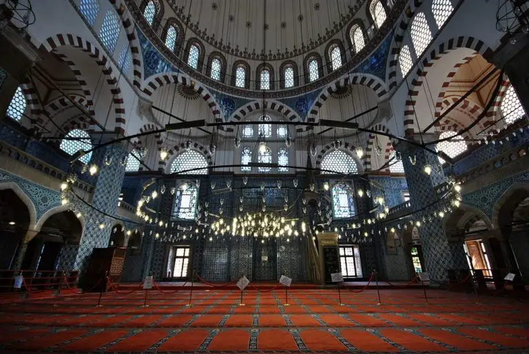 In the mosque of Rustem Pasha