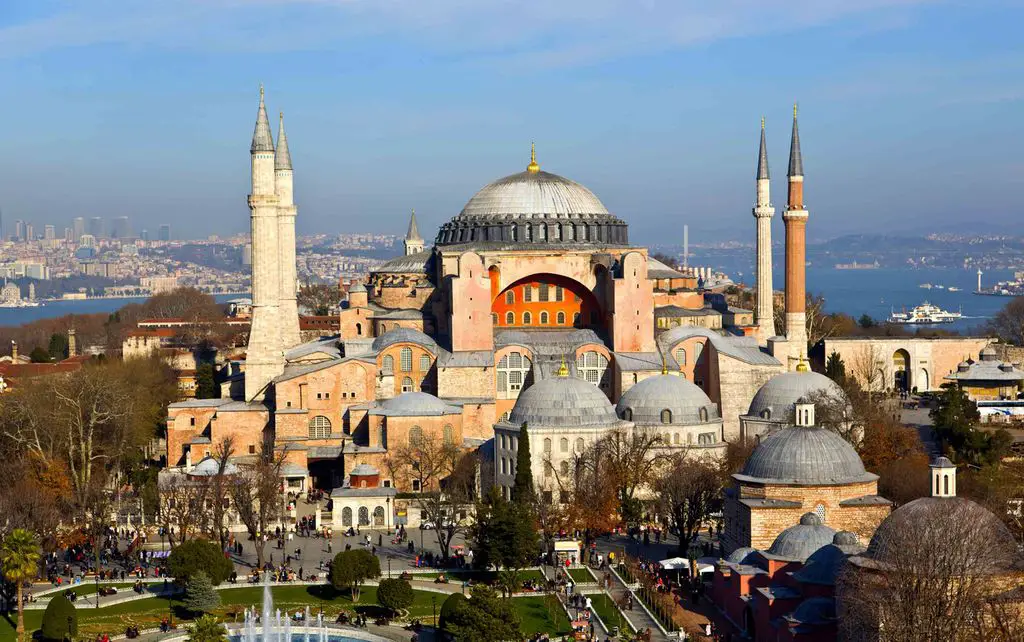 Tourist's guide to Hagia Sophia in Istanbul and its incredible history