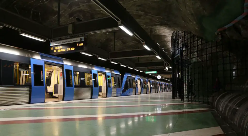 Tourist's guide to Stockholm metro - art and technology