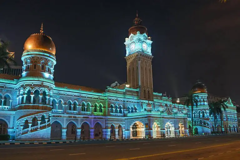 Sultan Abdul Samad Palace in the evening