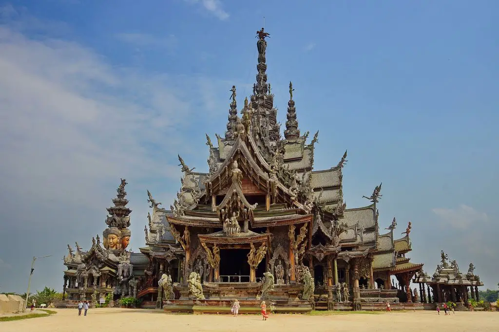 Tourist's guide to Temple of Truth in Pattaya - a structure without a single nail
