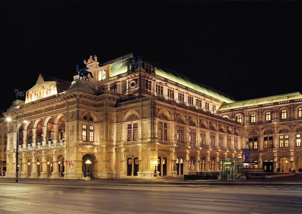 vienna opera visit hours